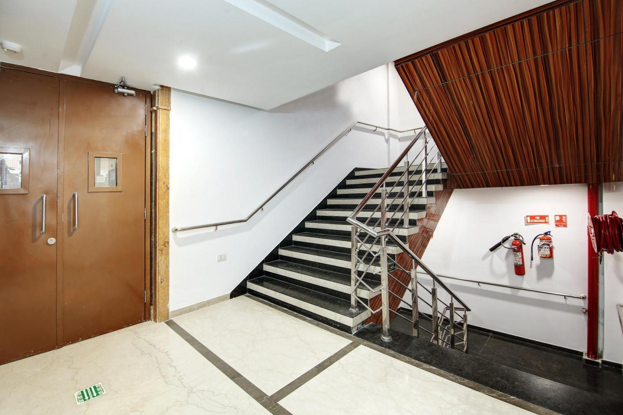 Hotel Neu Villa - Near Connaught Place & New Delhi Railway Station Neu-Delhi Exterior foto