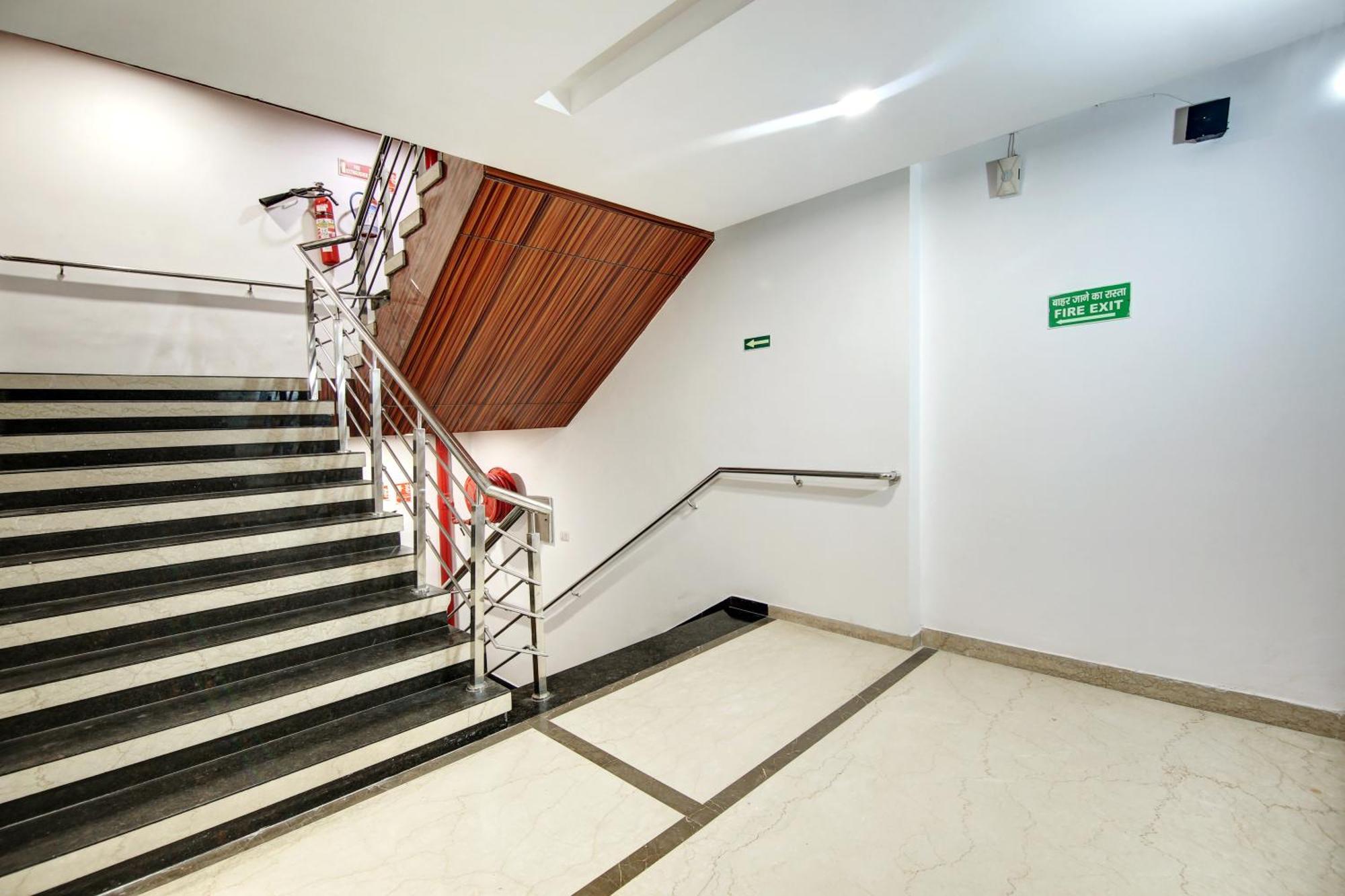 Hotel Neu Villa - Near Connaught Place & New Delhi Railway Station Neu-Delhi Exterior foto